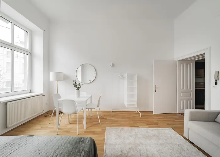 Urban Living - 18th District