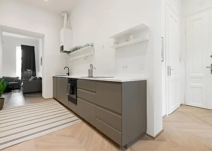 Urban Living - 18th District